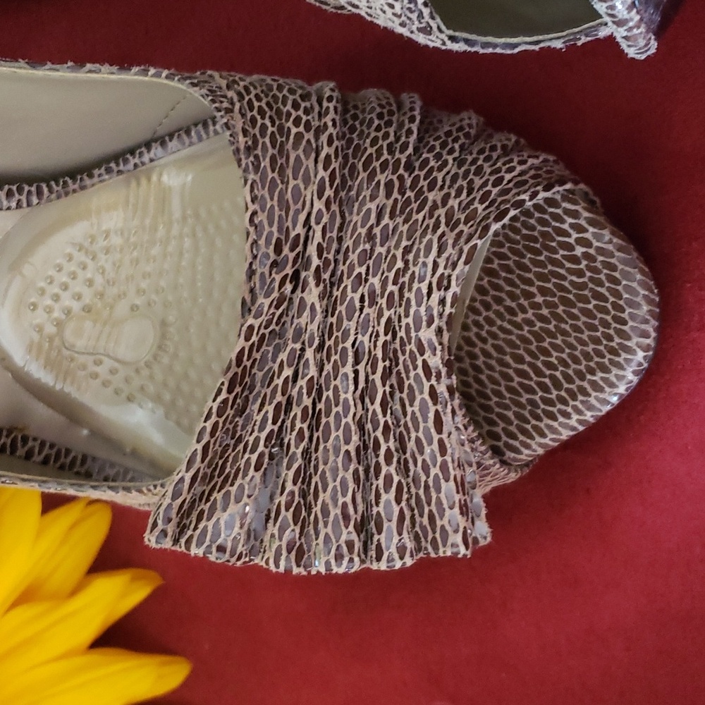 Ruffle Detail Stilettos - Picture 2 of 10